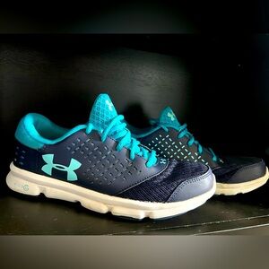UA Unisex Sneaker, navy blue and turquoise, youth size 5.